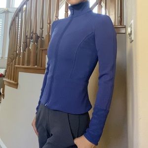 NWOT! Size2 LULULEMON jacket in perfect condition